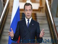 Стала известна реакция Медведева на ролики Навального