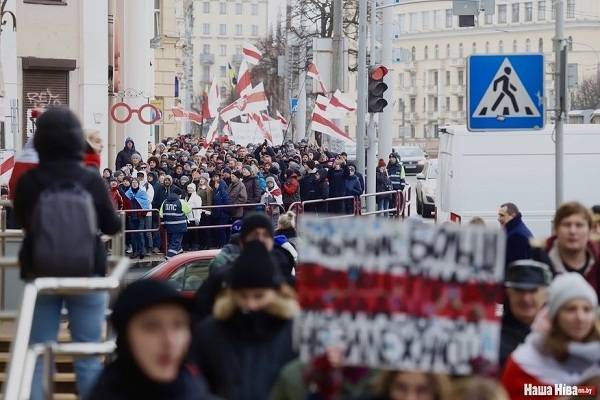 В Минске возобновился стихийный митинг против интеграции России и Белоруссии