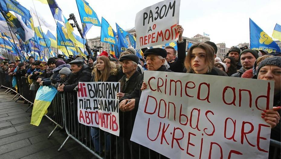 Протестующие на майдане в Киеве пригрозили Зеленскому "рейсом в Ростов"