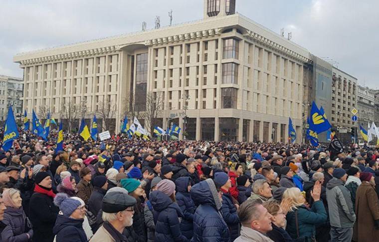 Противники Зеленского вышли на митинг к администрации президента