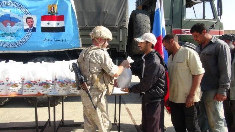 Военные РФ выдали нуждающимся жителям Сирии более трех тысяч продовольственных наборов - inforeactor.ru - Россия - Сирия - провинция Дейр-Эз-Зор - Латакия