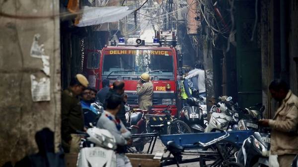 Пожар на фабрике в Дели унёс жизни 43 человек