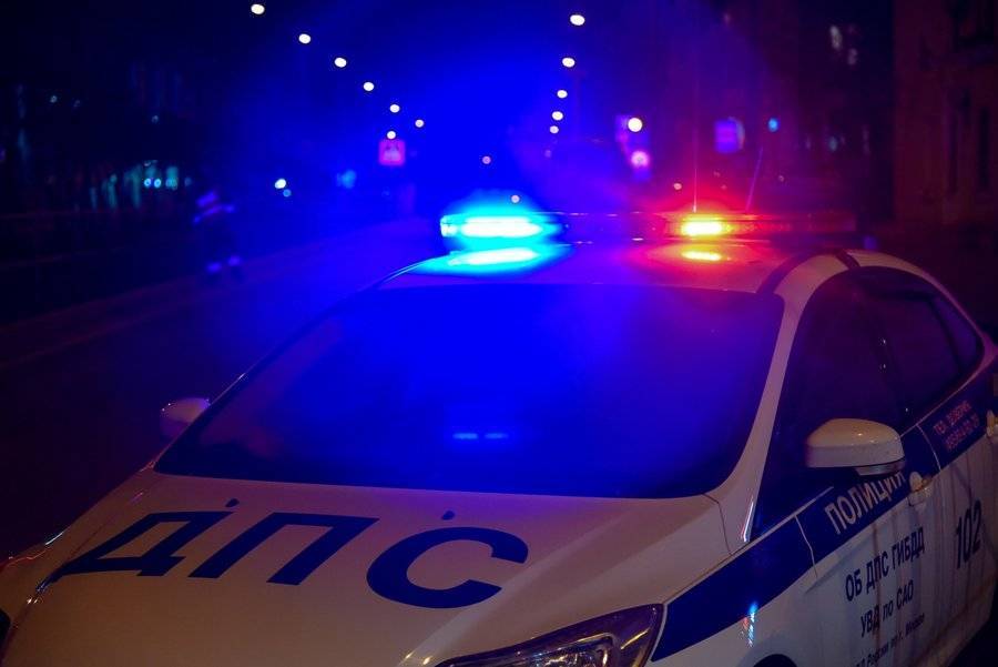 Горящий автомобиль с пьяной девушкой за рулем остановили полицейские на МКАД