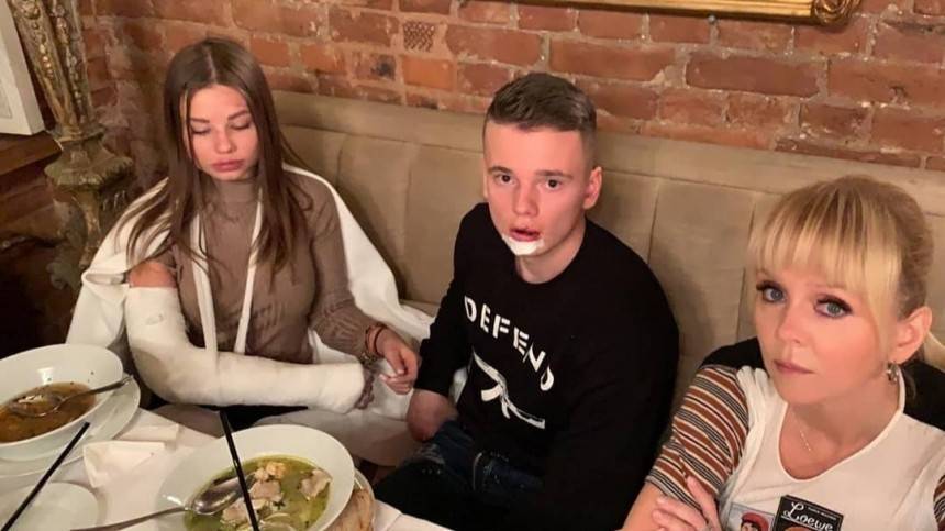 Сын Валерии после ДТП под Петербургом опубликовал фотографию со своей девушкой