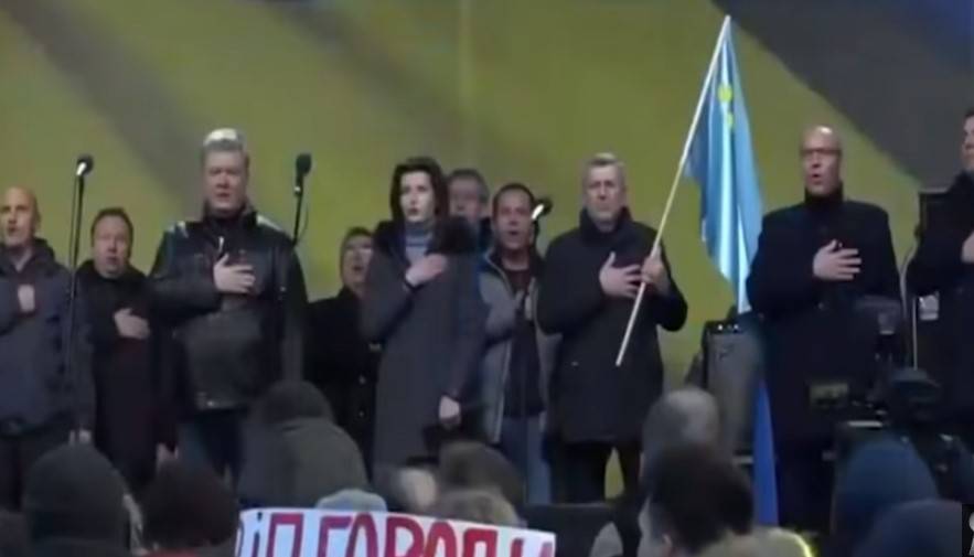Во время митинга в Киеве Порошенко закидали яйцами