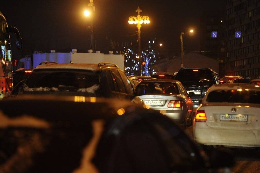 ЦОДД предупредил об осложнении дорожной обстановки в преддверии Нового года