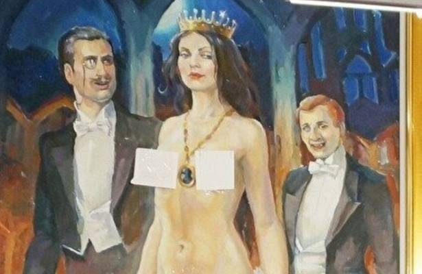 В Екатеринбурге картины с обнажёнными женщинами заклеили стикерами