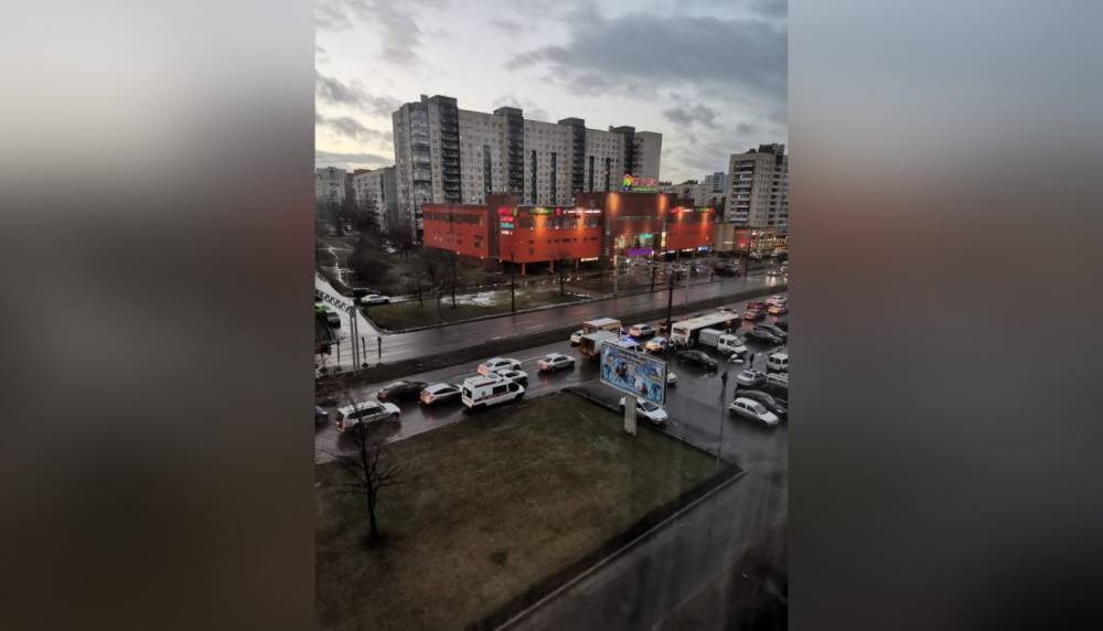 Из-за ДТП с такси и автобусом на Косыгина образовалась серьезная пробка