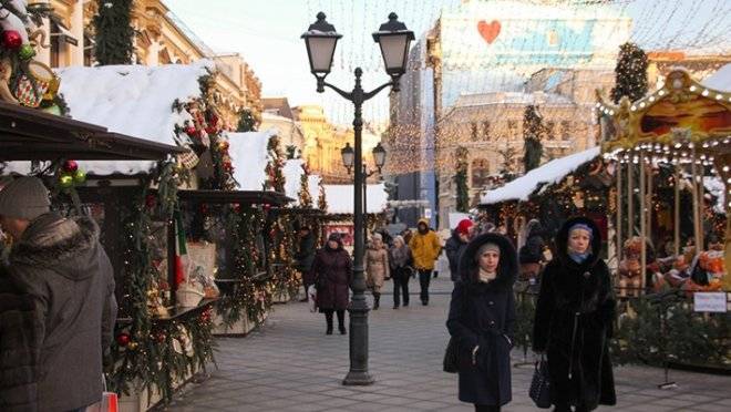 Парковка машин в Москве в зимние праздники станет бесплатной
