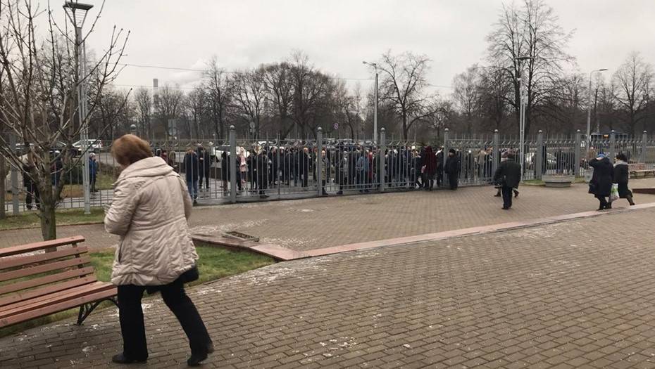 Петербургские суды возвращаются к работе после проверки сообщений о бомбах