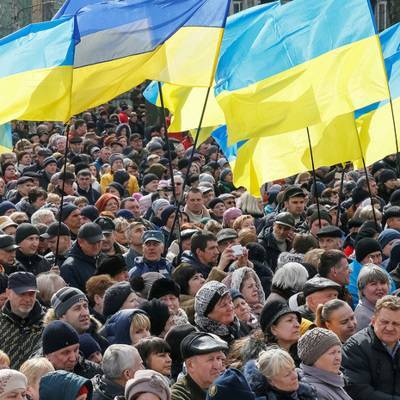Около 100 человек провели ночь перед зданием администрации президента Украины в Киеве