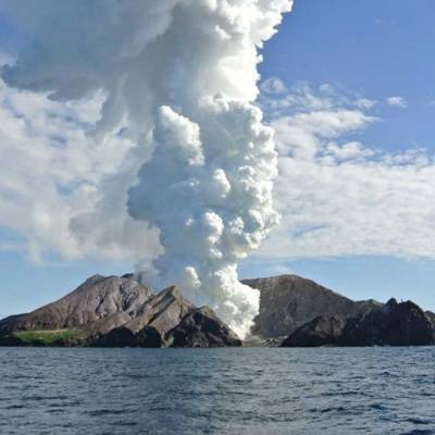 При извержении вулкана в Новой Зеландии погибли пять человек, есть пропавшие