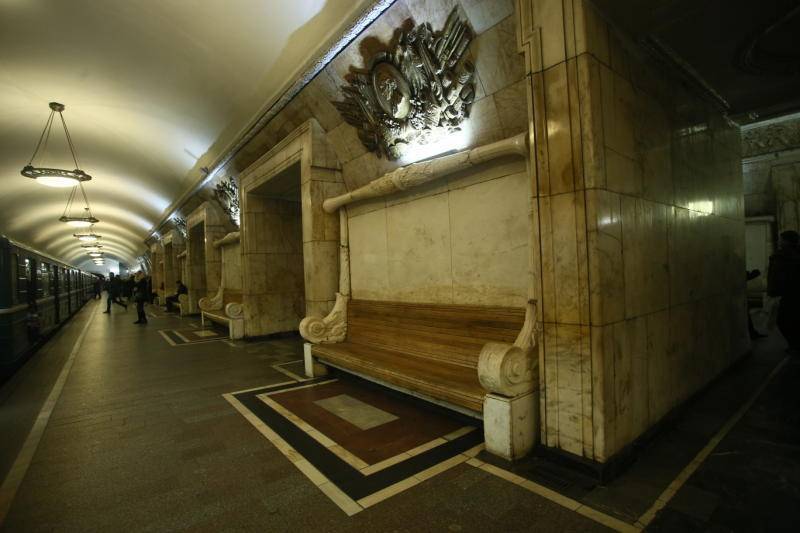 Женщина порезала ножом пассажирку в московском метро