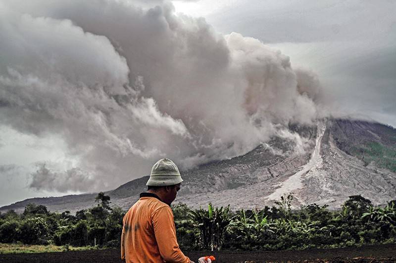 Десятки пострадавших: видео извержения вулкана в Новой Зеландии