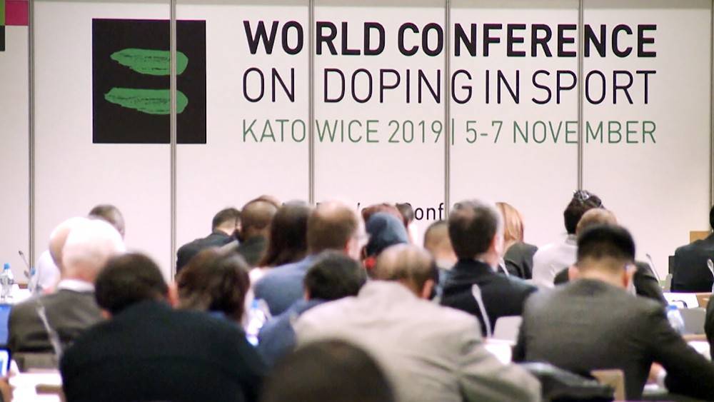 "Кусают со всех сторон": в России комментируют скандальное решение WADA