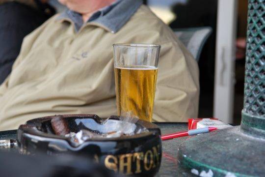 Исследователи выявили самые курящие и пьющие регионы России