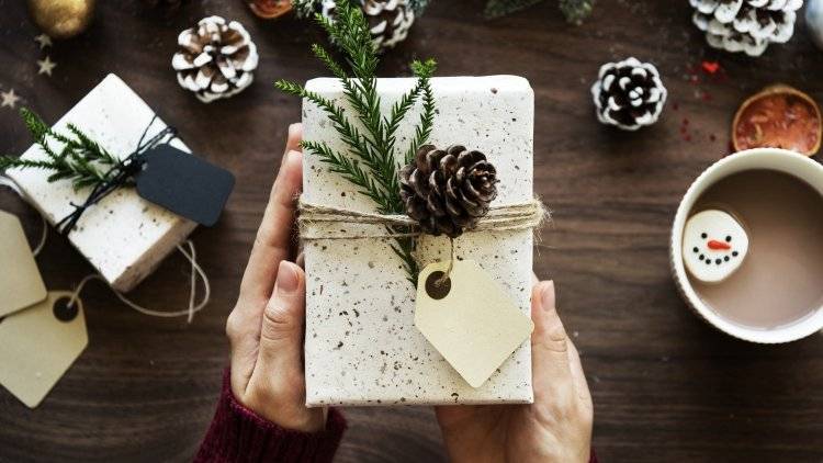 Составлен список подарков, которые этикет запрещает дарить на Новый год