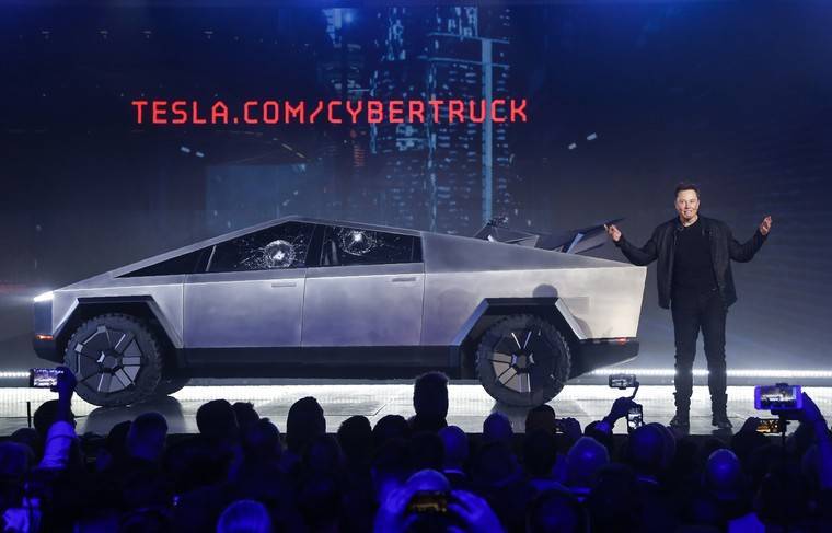Илон Маск проехался по улицам Лос-Анджелеса на новом Tesla Cybertruck