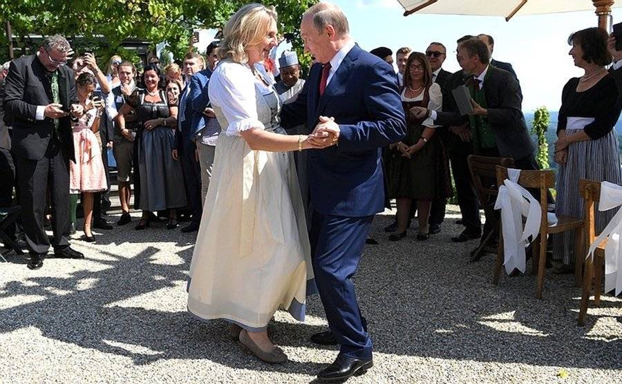 Экс-глава МИД Австрии рассказала, как танцует Путин