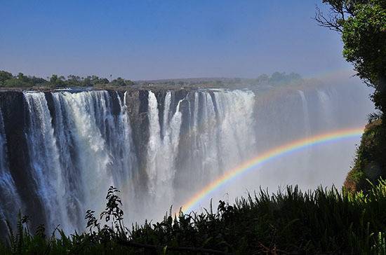 Гидролог опроверг слухи об опасности исчезновения водопада Виктория