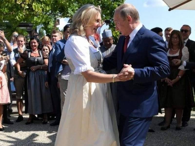 Экс-министр Австрии рассказала, как танцует Путин