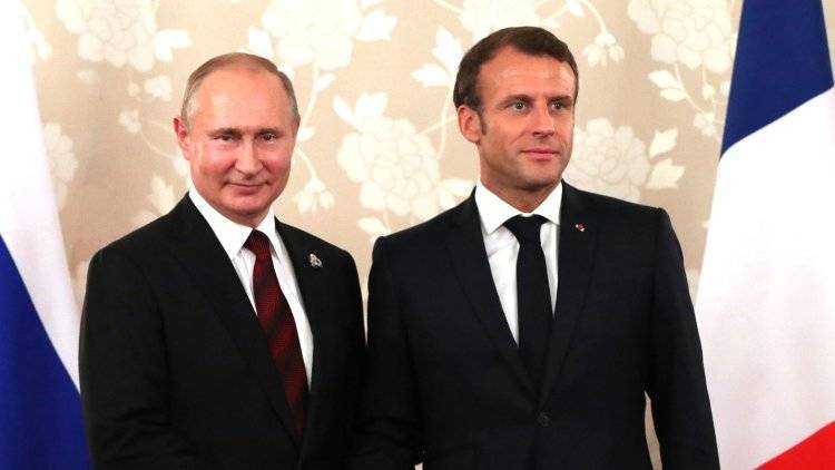 Путин и Макрон начали двусторонние переговоры в Париже