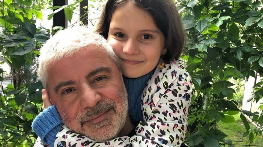 11-летняя дочь Сосо Павлиашвили раскритиковала Департамент образования — видео