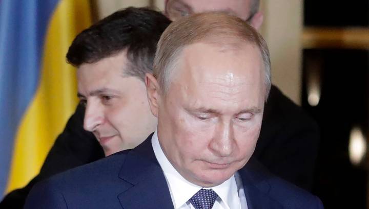 Президенты России и Украины пожали друг другу руки
