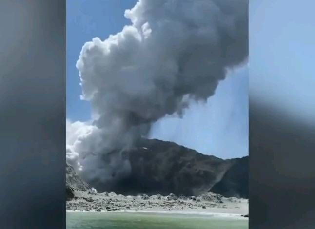 Более 30 человек пострадали при извержении вулкана в Новой Зеландии