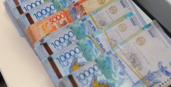 Казахстан уберёт с банкнот и монет надписи на русском языке