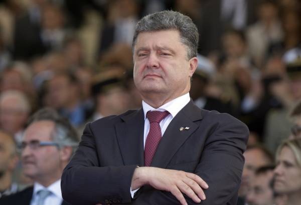 Порошенко поздравил украинцев, которые  «забыли» отпраздновать День  защитника Отечества