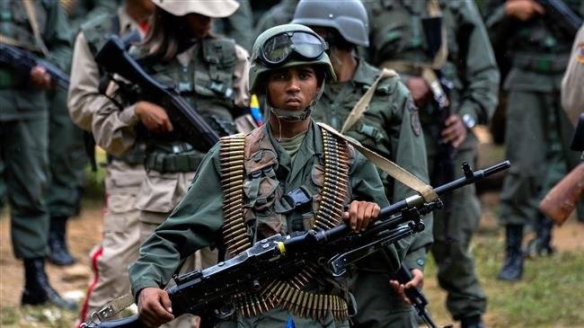 Венесуэла стягивает войска к колумбийской границе