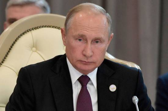 Путин поручил кабмину защитить российских производителей гербицидов от демпинга