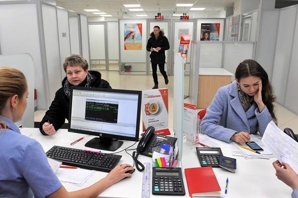 Вклады населения в банках России сократились на 2,5%