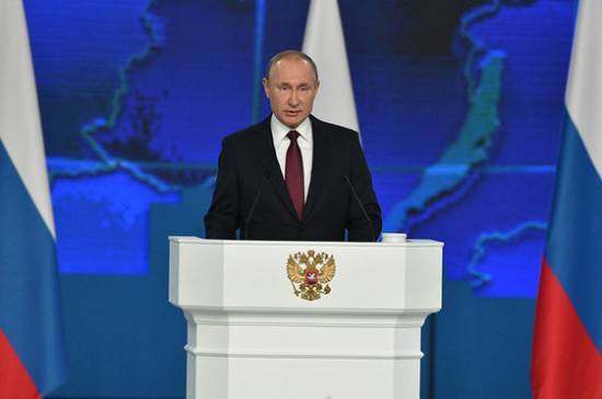 Путин поручил освободить от НДФЛ выплаты по программам «Земский доктор» и «Земский учитель»