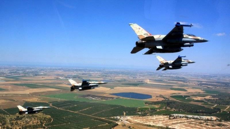 Израиль атаковал базу боевиков в секторе Газа