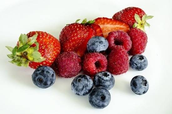 Лисовский предложил вдвое снизить НДС на фрукты и ягоды