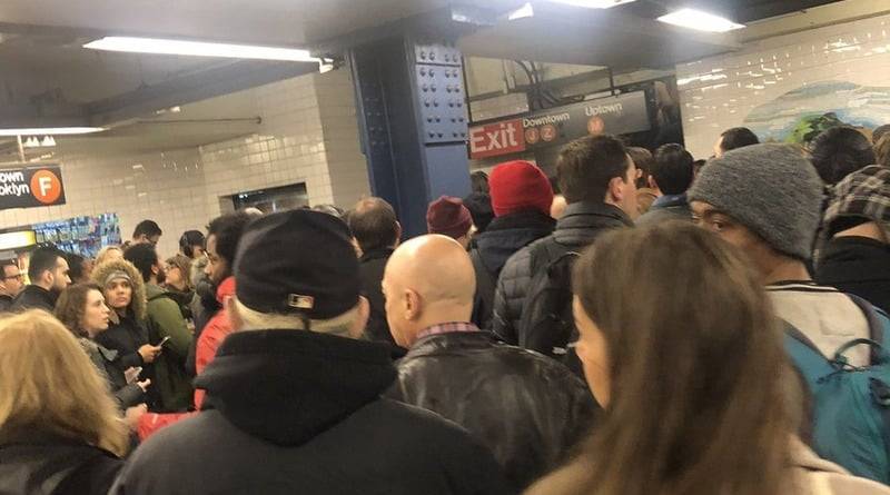 На Манхэттене — пожар в метро: нарушено движение поездов на нескольких линиях