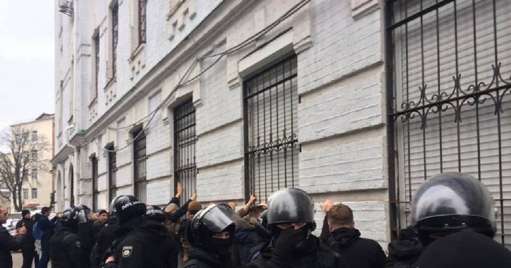 Пытались штурмовать управление полиции. В Киеве задержали около 40 человек