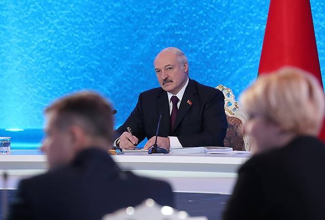 Лукашенко: С президентского кресла меня в могилу не понесут, но на этих выборах выдвигаться буду