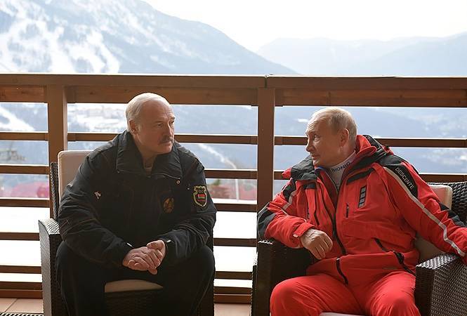 Лукашенко объяснил &quot;коўзанне по горе&quot; с Путиным необходимой частью политики