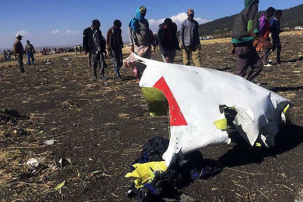 Трое россиян находились на борту разбившегося в Эфиопии самолета