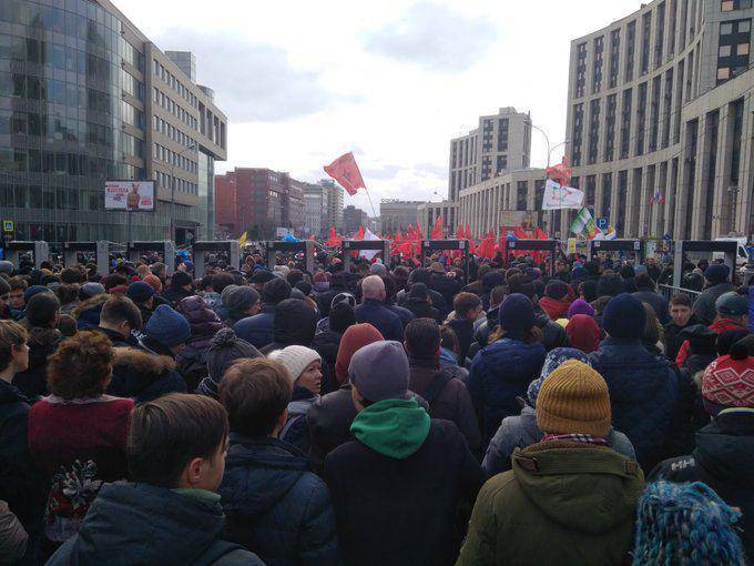 «Недовольство растёт, и это радует»: Белоленточники провели митинг в Москве