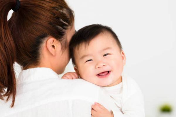 Китайские власти обсудили право незамужних женщин иметь детей