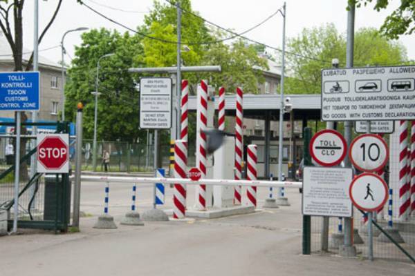 Латвия возвела на границе с РФ забор с колючей проволокой