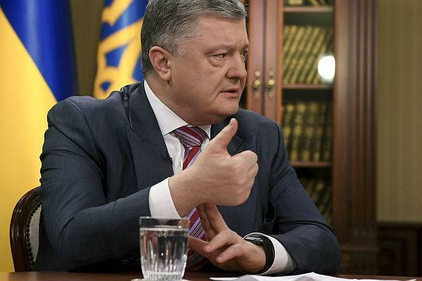 В штабе Порошенко рассказали, сколько пьет президент Украины