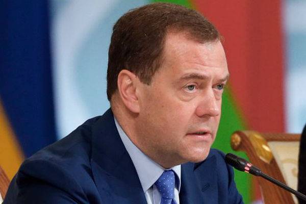 Медведев пообещал разобраться с заводом по розливу байкальской воды