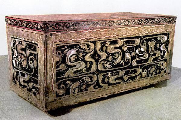 В Китае нашли средневековый расписной гроб