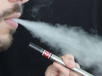 Минздрав хочет приравнять электронные сигареты к обычным