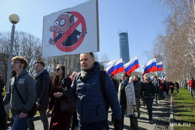 Сторонники Навального из-за задержек зарплат уходят к Ходорковскому